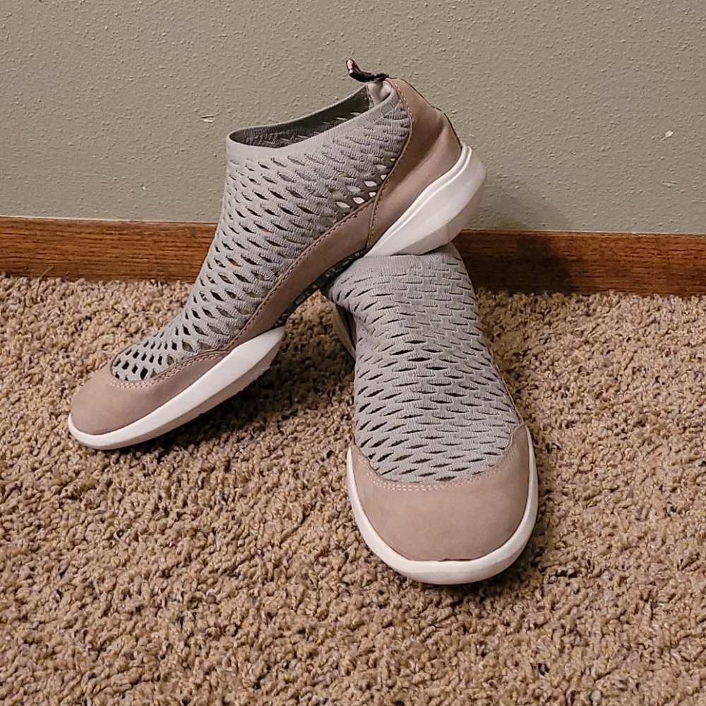 Leather and mesh Jambu size 8.5 running shoes